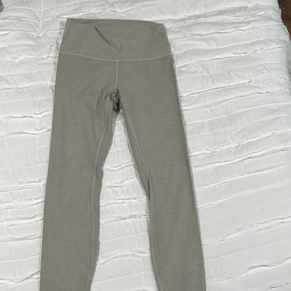 Lululemon Wunder under leggings